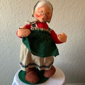 Annalee: 1994 Vintage Mrs Claus (5651)- Christmas- made in USA